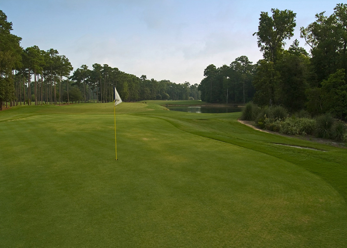 Sunstone Golf Course's hold 3 view of the flag on the green